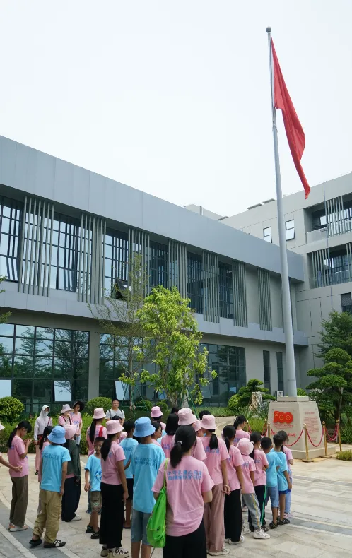 探索制药神秘 共筑生长梦想?——?“爱心护苗生长营”走进尊龙凯时药业集团 | 公司新闻 | 尊龙凯时药业
